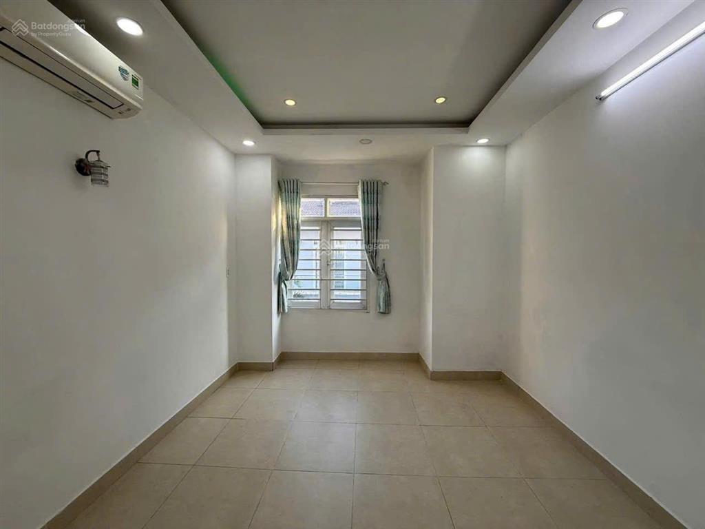 Bán gấp nhà ngang 6m  đường trước nhà 8m  ngay đường hiệp bình  phạm văn đồng cách gigamall 500m