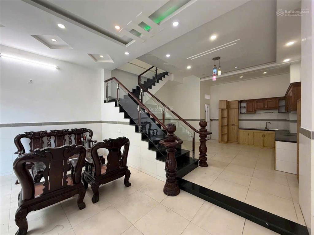 Bán gấp nhà ngang 6m  đường trước nhà 8m  ngay đường hiệp bình  phạm văn đồng cách gigamall 500m
