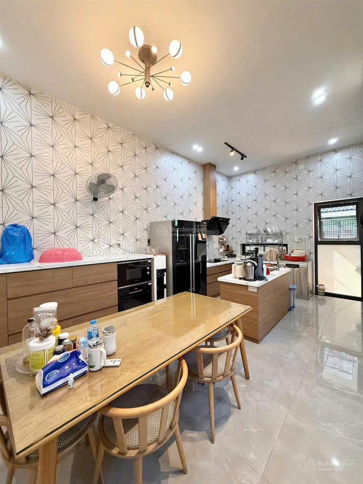 Biệt thự vip  dt 10x22  ngay khu dân cư hồng long  cạnh đường hiệp bình  thủ đức