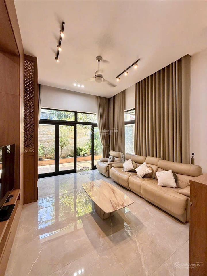 Biệt thự vip  dt 10x22  ngay khu dân cư hồng long  cạnh đường hiệp bình  thủ đức