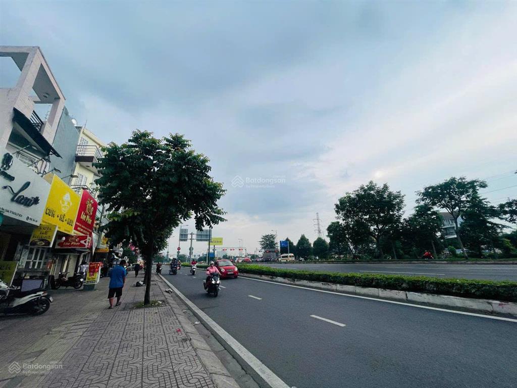Mặt tiền phạm văn đồng  6,6x23  gần gigamall hiệp bình chánh  khai thác kinh doanh  xd cao tầng