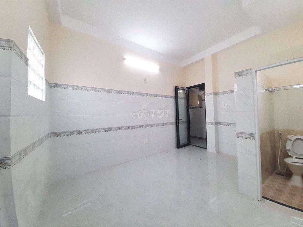 phòng trọ 18m2 đường tân Hoà đông phường Phú lâm
