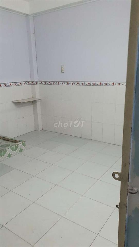 phòng trọ 18m2 đường tân Hoà đông phường Phú lâm