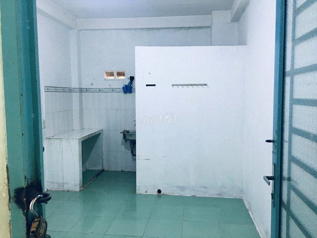 PHÒNG RỘNG, THOÁNG MÁT GIÁ RẺ