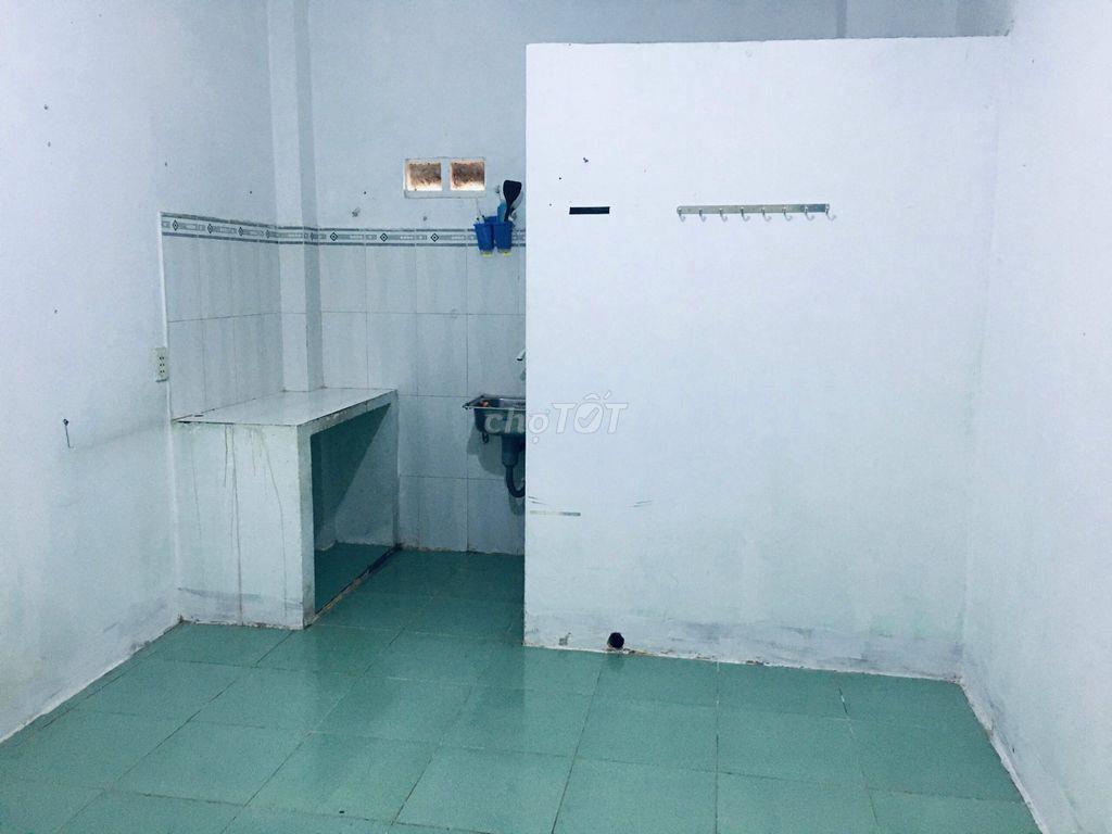 PHÒNG RỘNG, THOÁNG MÁT GIÁ RẺ
