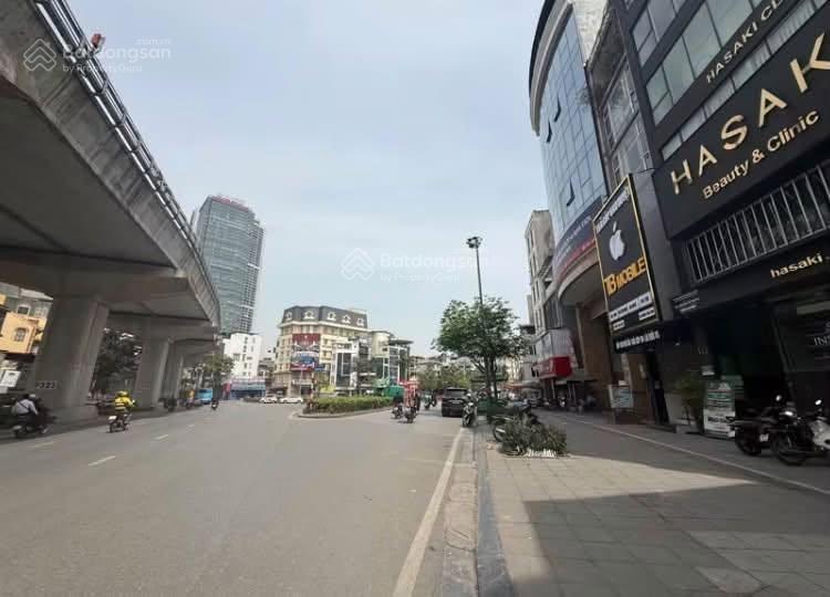 Cho thuê mặt bằng rộng 240m2 mặt tiền 10m đường cầu giấy