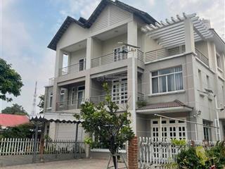 Biệt thự hoàng anh sống giữa trung tâm dĩ an