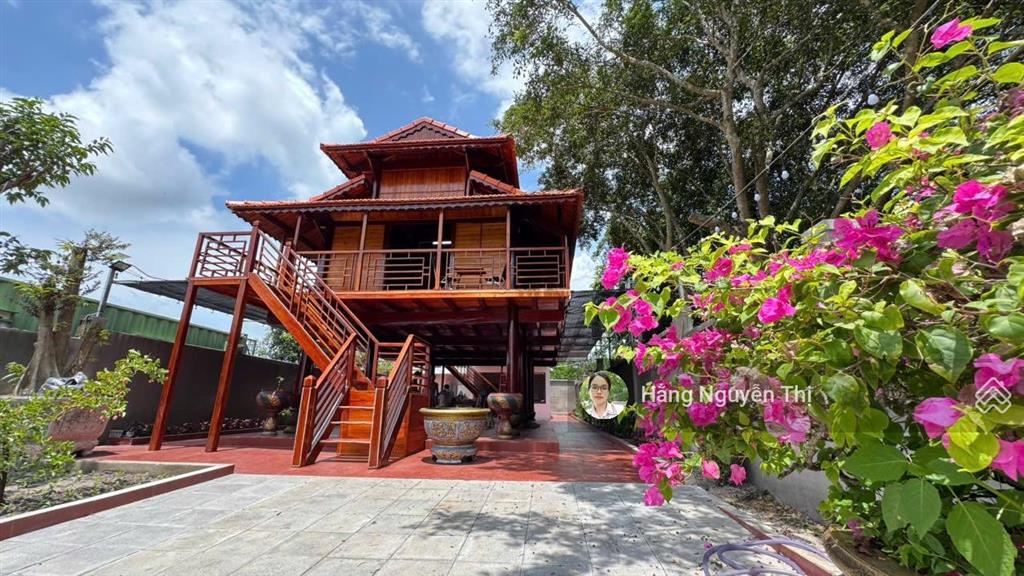 Bán căn nhà sàn gỗ đẹp gần biển lộc an  xung quanh dân cư đông gần ql55 xã đất đỏ. tp hcm