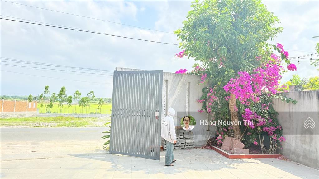 Bán căn nhà sàn gỗ đẹp gần biển lộc an  xung quanh dân cư đông gần ql55 xã đất đỏ. tp hcm