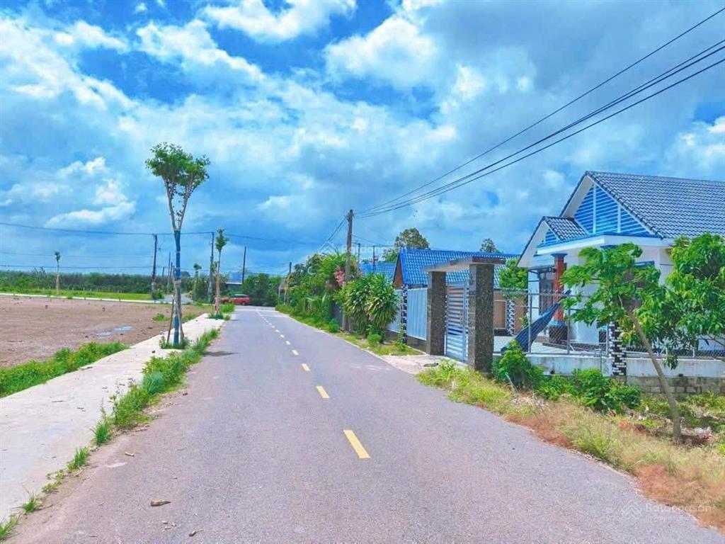 Đất thổ cư sổ sẵn  đường nhựa nguyễn huệ cạnh khu nhà vườn gần ql55 xã đất đỏ, tp hcm ngang 10x35m