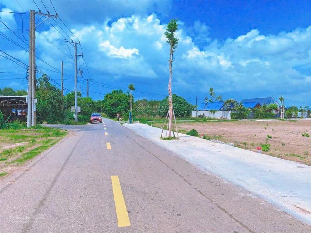 Đất thổ cư sổ sẵn  đường nhựa nguyễn huệ cạnh khu nhà vườn gần ql55 xã đất đỏ, tp hcm ngang 10x35m