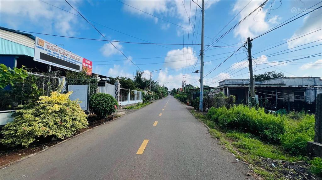 Bán lô đất trung tâm xã đất đỏ  sát trường học tiện ích bao quanh, đi biển phước hải 6km