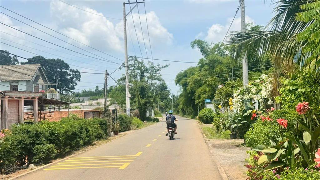 Bán lô đất trung tâm xã đất đỏ  sát trường học tiện ích bao quanh, đi biển phước hải 6km