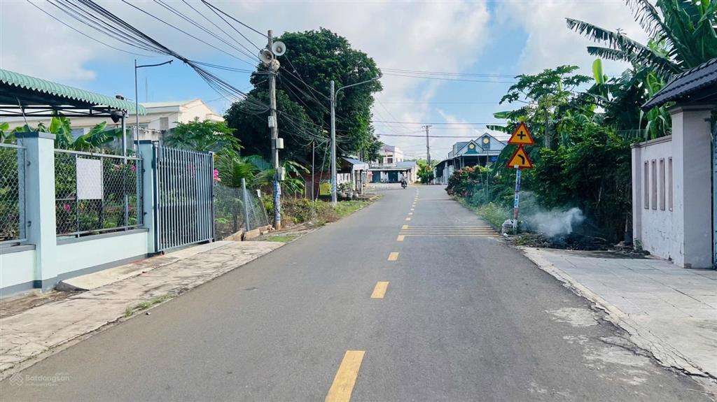 Bán lô đất trung tâm xã đất đỏ  sát trường học tiện ích bao quanh, đi biển phước hải 6km