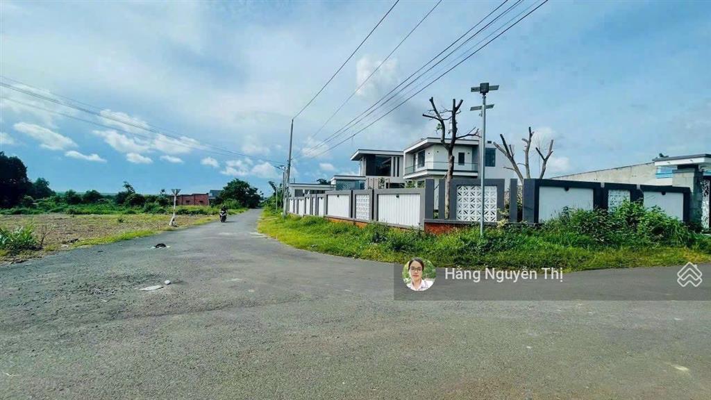 Bán lô đất đối diện trung tâm hành chính xã đất đỏ  mt trần huy liệu  tiện ích bao quanh gần biển
