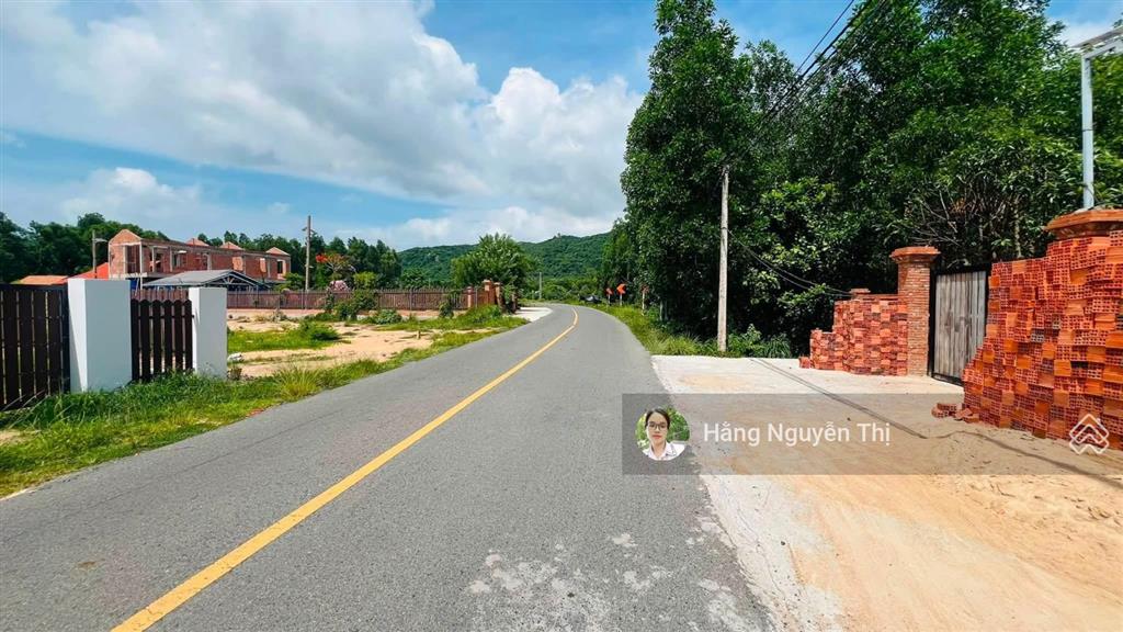 Bán đất ven biển gần chân núi minh đạm hồ sở bông  vị trí đẹp nhiều nhà vườn, giá chỉ 2 tỷ 250tr