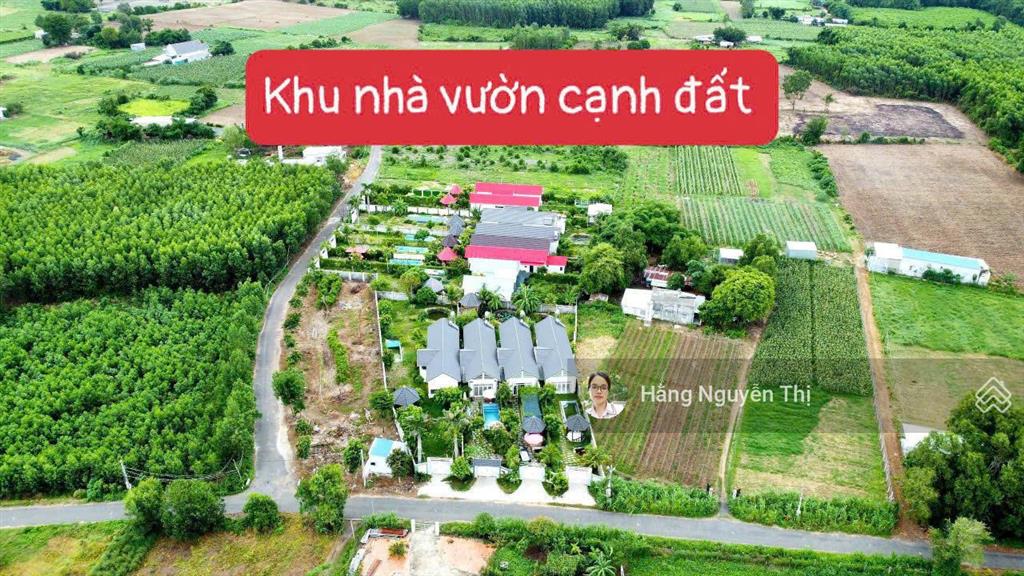 Bán lô đất 500m2 nhà vườn ngay đường nguyễn huệ xã đất đỏ, canh khu nhà vườn, đi biển 10p
