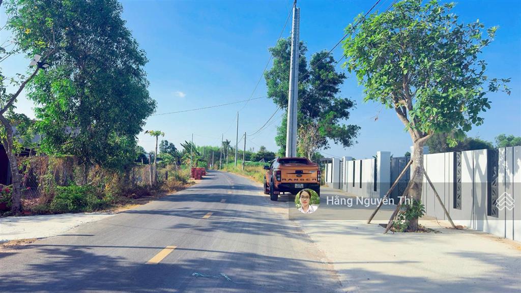 Bán lô đất 500m2 nhà vườn ngay đường nguyễn huệ xã đất đỏ, canh khu nhà vườn, đi biển 10p