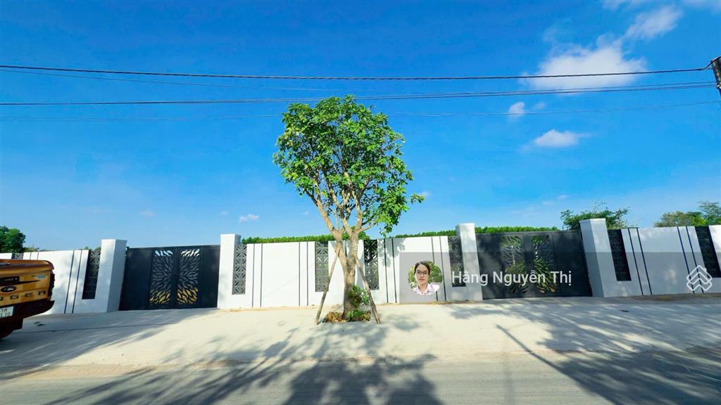 Bán lô đất 500m2 nhà vườn ngay đường nguyễn huệ xã đất đỏ, canh khu nhà vườn, đi biển 10p