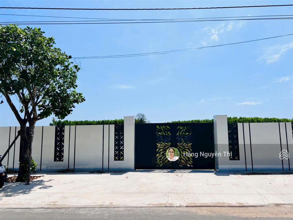 Bán lô đất 500m2 nhà vườn ngay đường nguyễn huệ xã đất đỏ, canh khu nhà vườn, đi biển 10p
