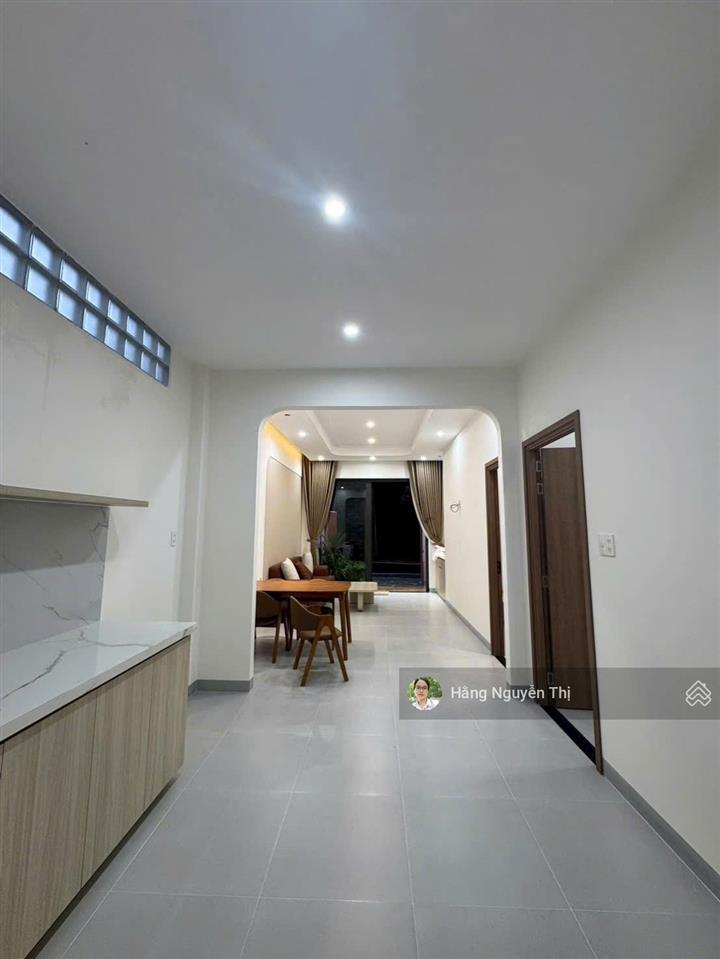Bán căn nhà mới  đối diện cổng chính kcn đất, full nội thất, sân đậu ô tô, gần biển