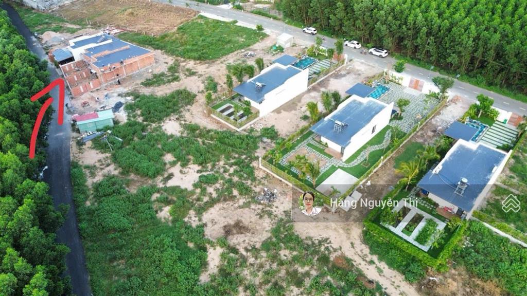 Bán căn nhà mới  đối diện cổng chính kcn đất, full nội thất, sân đậu ô tô, gần biển
