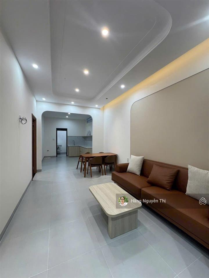 Bán căn nhà mới  đối diện cổng chính kcn đất, full nội thất, sân đậu ô tô, gần biển