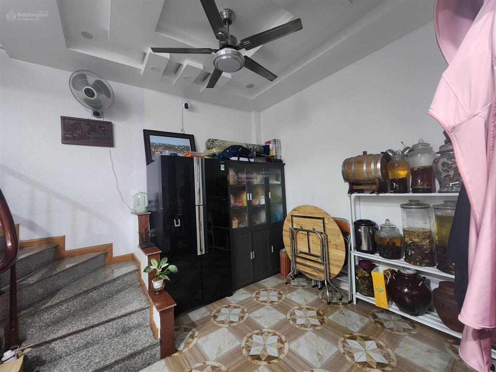 Chỉ hơn 10 tỷ có nhà đẹp dân xây 5pn, 4wc, ở kim mã, sát nguyễn thái học, trần phú. ko quy hoạch