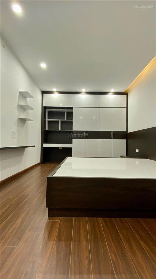 Hơn 24 tỷ sở hữu nhà 7 tầng thang máy, vỉa hè 5m, ô tô tránh kinh doanh sầm uất phố minh khai