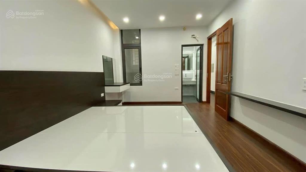 Hơn 24 tỷ sở hữu nhà 7 tầng thang máy, vỉa hè 5m, ô tô tránh kinh doanh sầm uất phố minh khai