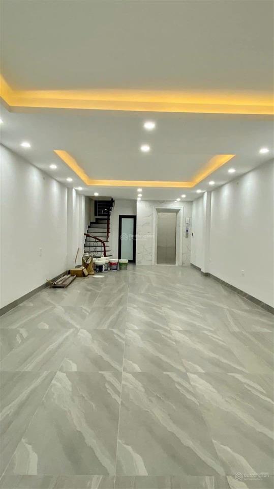Hơn 24 tỷ sở hữu nhà 7 tầng thang máy, vỉa hè 5m, ô tô tránh kinh doanh sầm uất phố minh khai