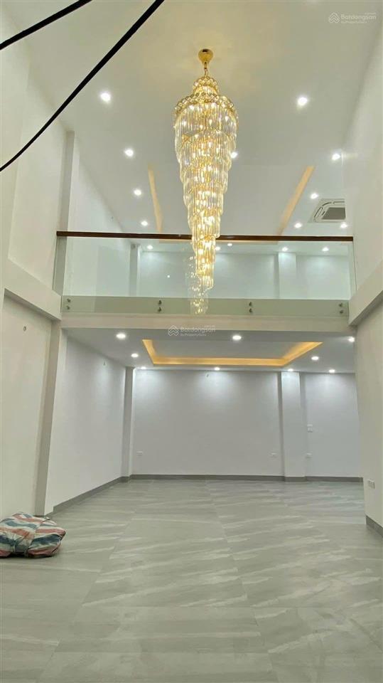 Hơn 24 tỷ sở hữu nhà 7 tầng thang máy, vỉa hè 5m, ô tô tránh kinh doanh sầm uất phố minh khai