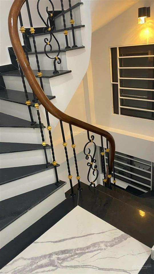 Hơn 24 tỷ sở hữu nhà 7 tầng thang máy, vỉa hè 5m, ô tô tránh kinh doanh sầm uất phố minh khai