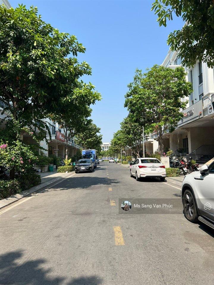 Cho thuê văn phòng 55m2 vạn phúc city, ban công, thang máy, máy lạnh, wc riêng, hầm xe. giá 8 tr