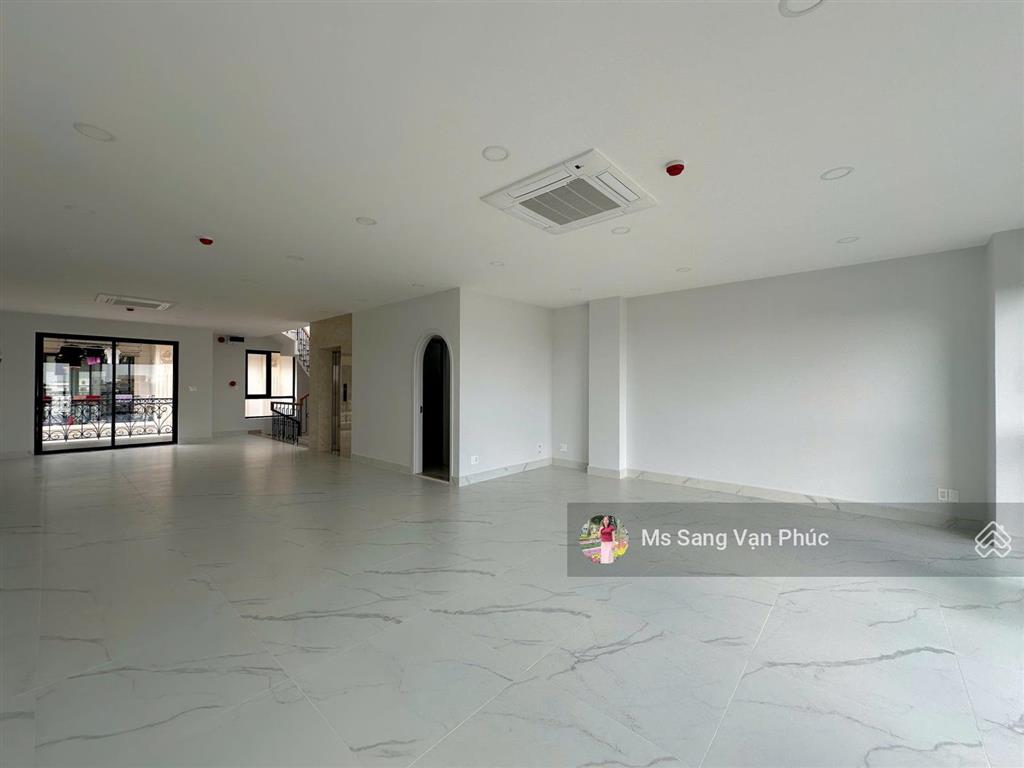 Nguyên căn 7x21m, hầm + 5 t (500m2) vạn phúc. nhà mới 100%, thang máy, pccc. giá 90tr (có thuế)