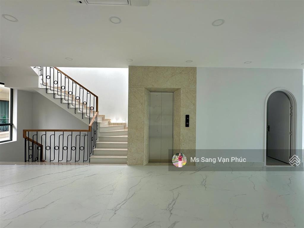 Nguyên căn 7x21m, hầm + 5 t (500m2) vạn phúc. nhà mới 100%, thang máy, pccc. giá 90tr (có thuế)
