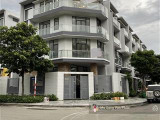 Căn góc 350m2, hầm + 4 tầng ở vạn phúc. vị trí đẹp, sàn trống, máy lạnh, thang máy. giá 43 triệu