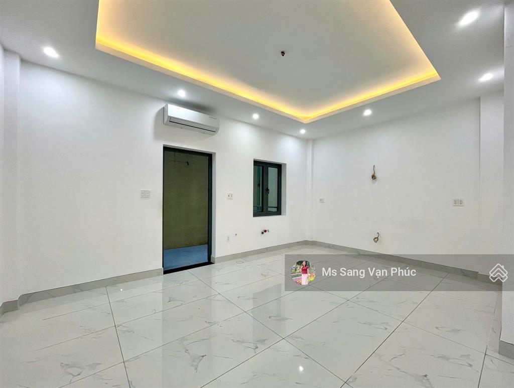 Tầng trệt 6x20m vạn phúc city  sàn rộng, máy lạnh, lối đi riêng, đường 20m, vị trí đẹp. giá 15 tr