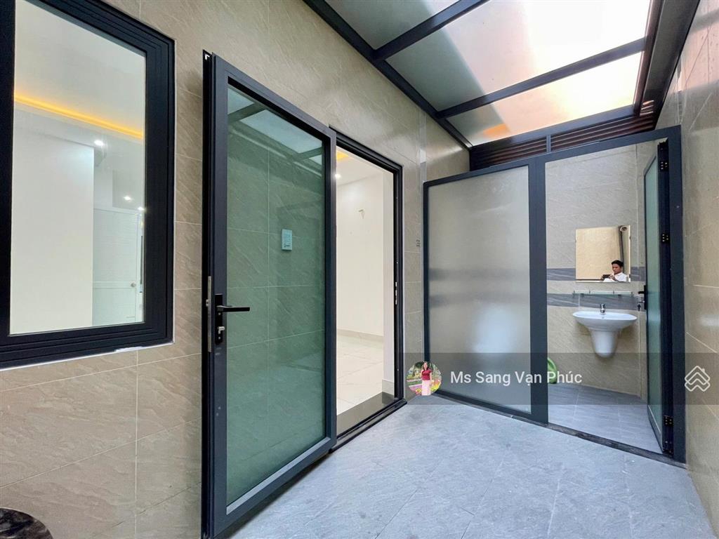 Tầng trệt 6x20m vạn phúc city  sàn rộng, máy lạnh, lối đi riêng, đường 20m, vị trí đẹp. giá 15 tr