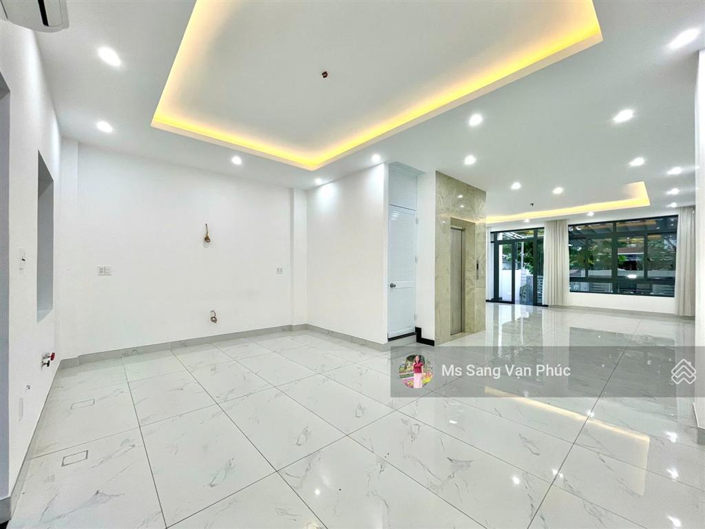 Tầng trệt 6x20m vạn phúc city  sàn rộng, máy lạnh, lối đi riêng, đường 20m, vị trí đẹp. giá 15 tr
