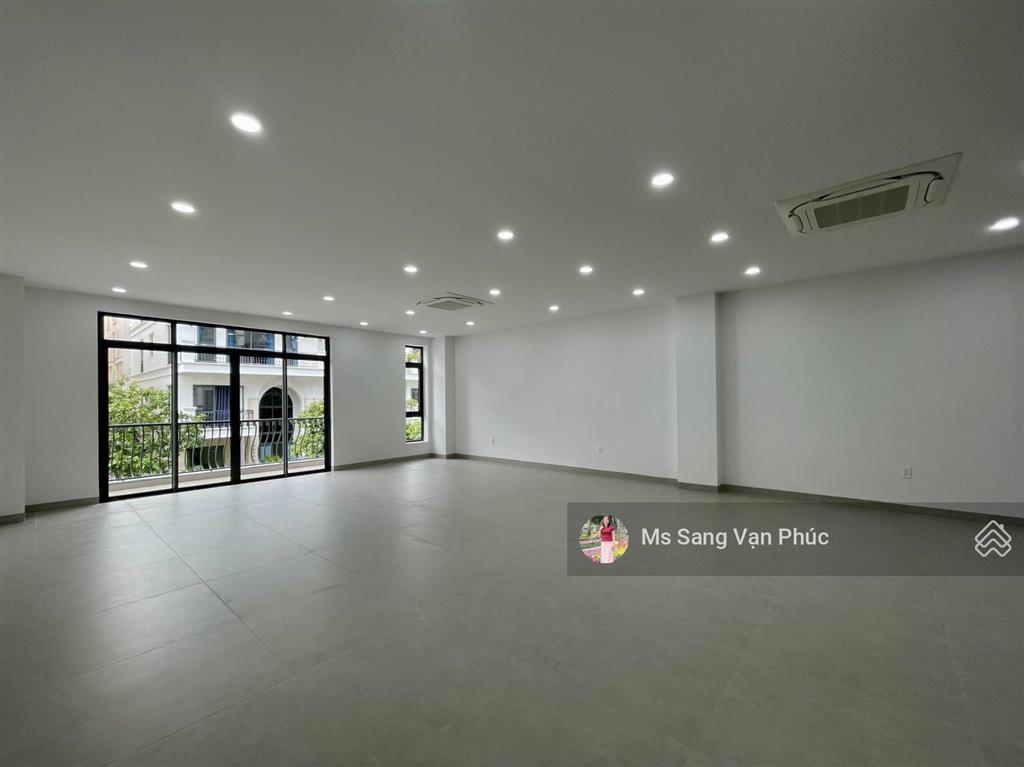 Nguyên căn 7x20m, hầm + 4 tầng (450m2) vạn phúc. nhà đẹp có vách kính, thang máy, máy lạnh chỉ 60tr