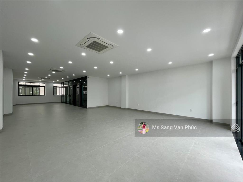 Nguyên căn 7x20m, hầm + 4 tầng (450m2) vạn phúc. nhà đẹp có vách kính, thang máy, máy lạnh chỉ 60tr