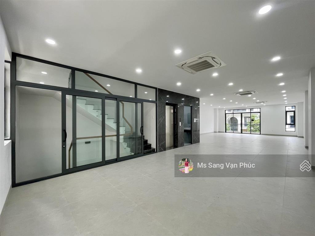 Nguyên căn 7x20m, hầm + 4 tầng (450m2) vạn phúc. nhà đẹp có vách kính, thang máy, máy lạnh chỉ 60tr