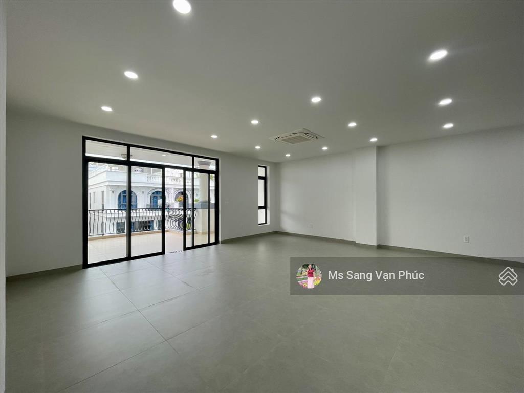 Nguyên căn 7x20m, hầm + 4 tầng (450m2) vạn phúc. nhà đẹp có vách kính, thang máy, máy lạnh chỉ 60tr
