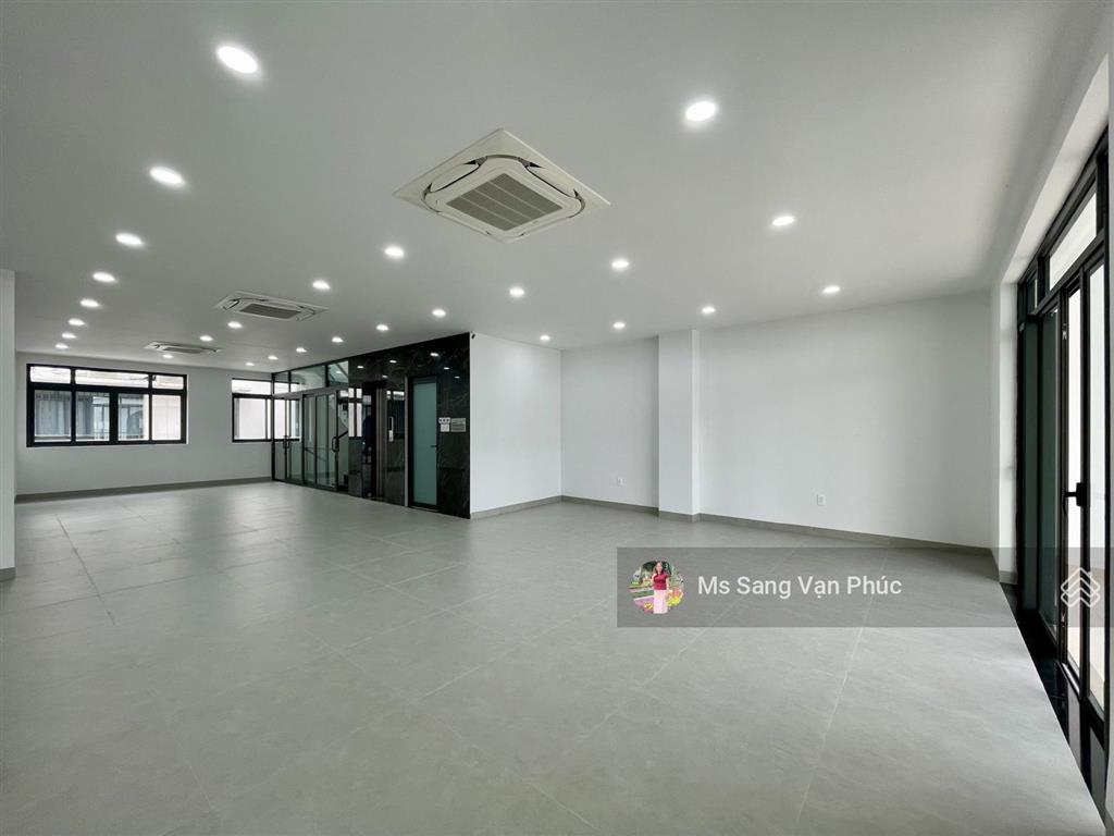 Nguyên căn 7x20m, hầm + 4 tầng (450m2) vạn phúc. nhà đẹp có vách kính, thang máy, máy lạnh chỉ 60tr
