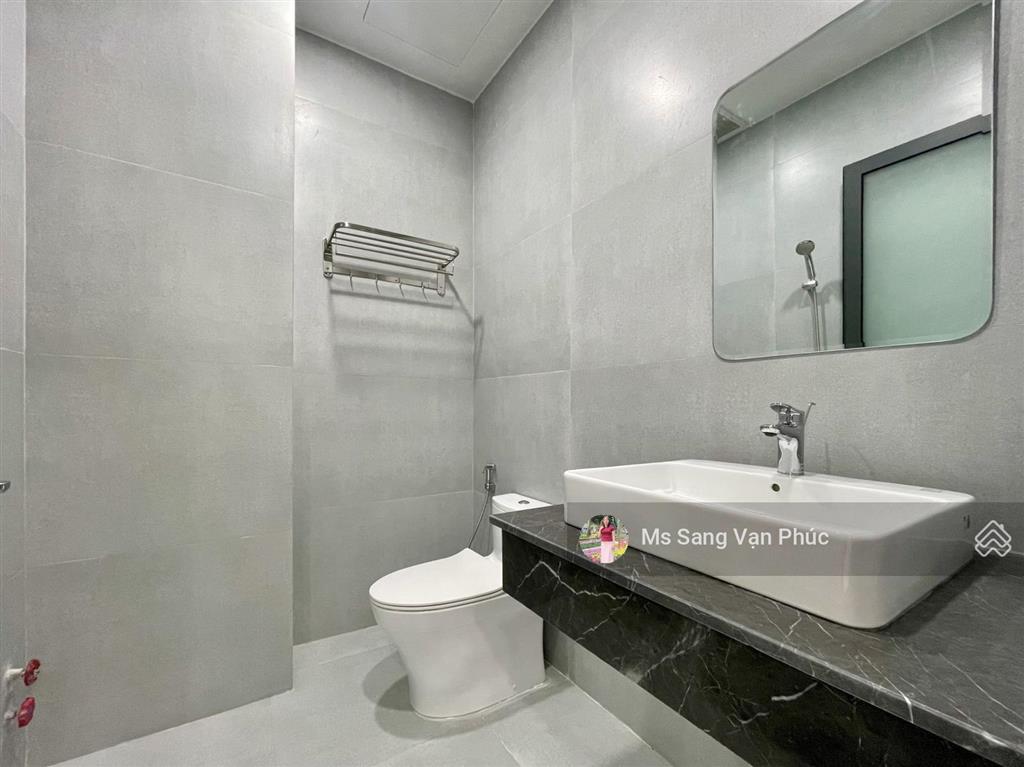 Nguyên căn 7x20m, hầm + 4 tầng (450m2) vạn phúc. nhà đẹp có vách kính, thang máy, máy lạnh chỉ 60tr
