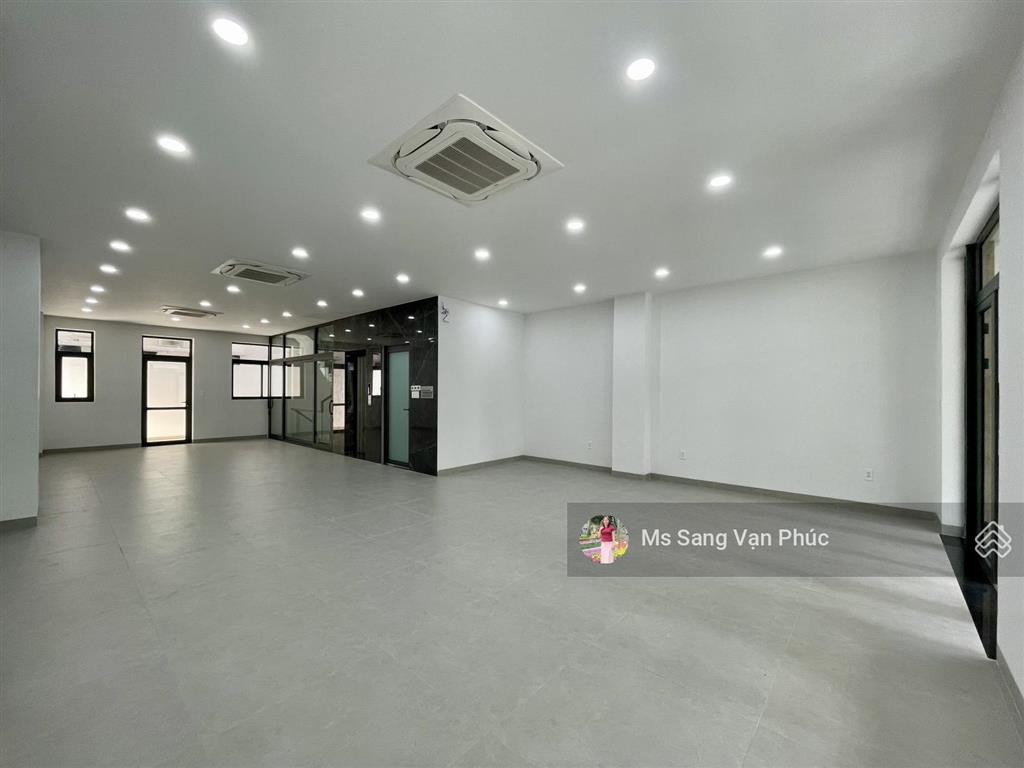 Nguyên căn 7x20m, hầm + 4 tầng (450m2) vạn phúc. nhà đẹp có vách kính, thang máy, máy lạnh chỉ 60tr