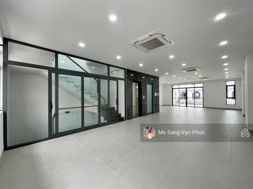 Nguyên căn 7x20m, hầm + 4 tầng (450m2) vạn phúc. nhà đẹp có vách kính, thang máy, máy lạnh chỉ 60tr