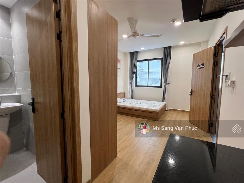 Căn hộ studio 30m2  cửa sổ lớn ở vạn phúc. nhà mới 100%, nội thất đẹp, tự do, thang máy. giá 7 tr