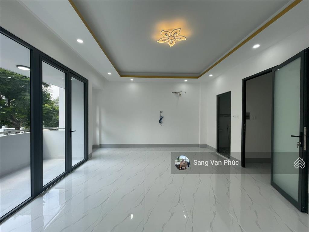 Văn phòng 35m² vạn phúc city, ban công, thang máy, máy lạnh, wc riêng, hầm xe. giá chỉ 7 tr/tháng